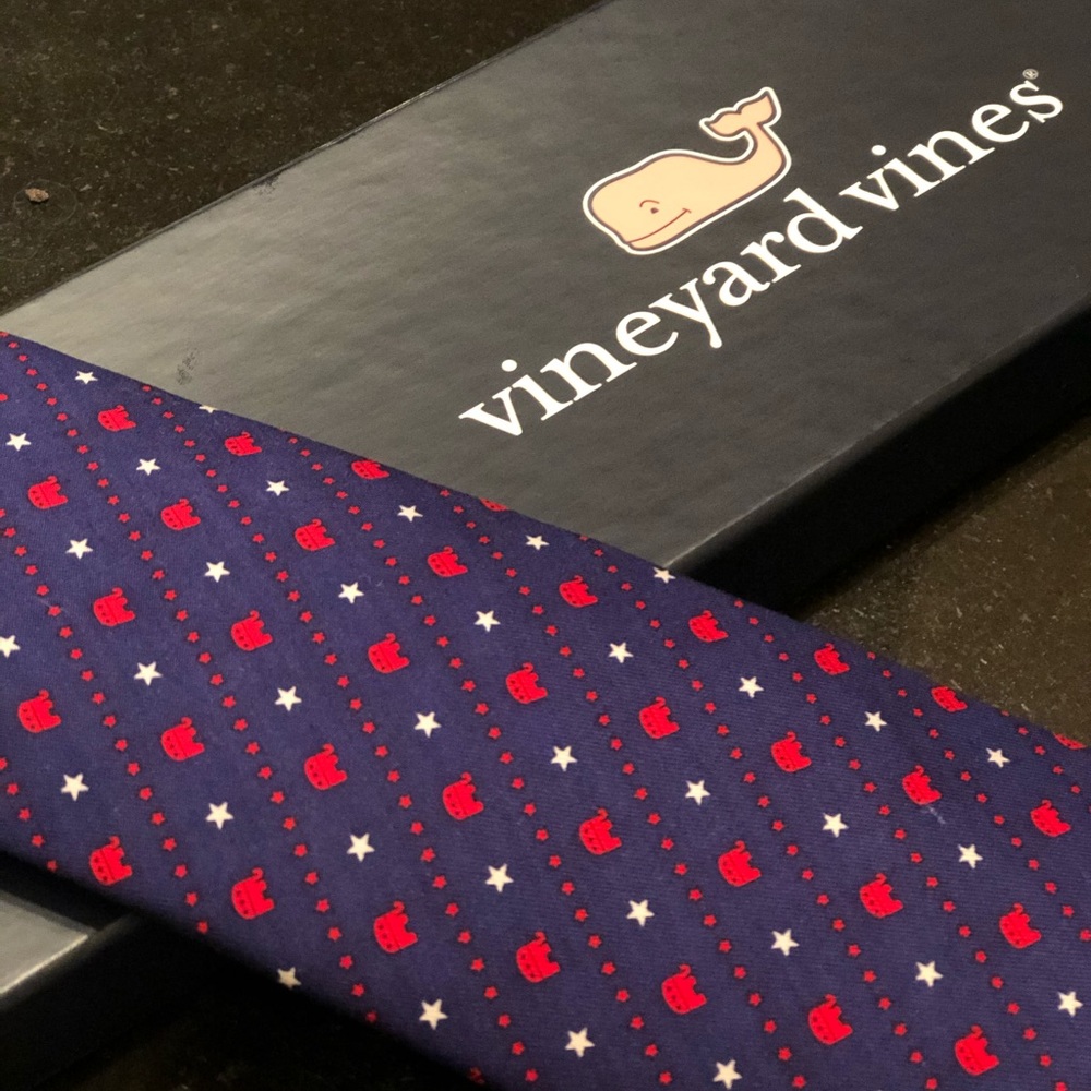 Vineyard Vines Men’s Navy Elephants & Stars Tie